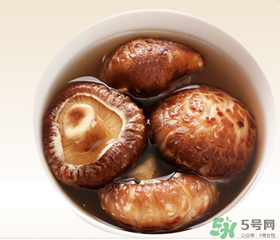 干香菇用什么水泡？干香菇用熱水還是冷水泡？