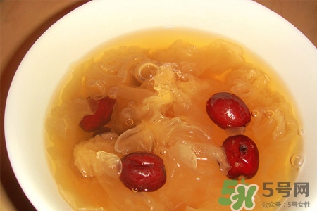 銀耳紅棗湯能隔夜吃嗎？銀耳紅棗湯一天中什么時候喝最好？