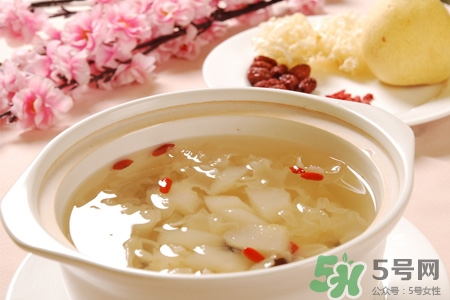 銀耳紅棗湯能隔夜吃嗎？銀耳紅棗湯一天中什么時候喝最好？