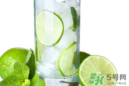 檸檬水可以用熱水泡嗎？檸檬水用涼水泡還是熱水泡？
