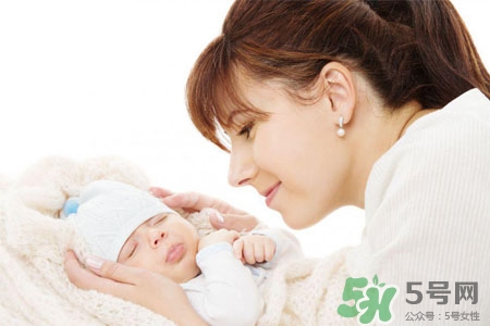 產后哺乳期可以用護膚品嗎？產后可以用回之前的護膚品嗎？
