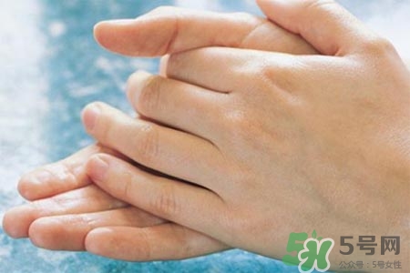 冬天洗衣服手冷怎么辦？教你洗衣不傷手的6妙招