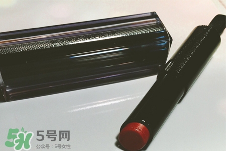 紀梵希新禁忌之吻唇膏有幾個顏色?紀梵希禁忌之吻唇膏新舊區別 紀梵希新禁忌之吻唇膏有幾個顏色?紀梵希禁忌之吻唇膏新舊區別