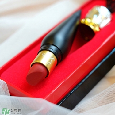 cl黑管口紅和金管有什么區別？cl黑管和cl金管哪個好？