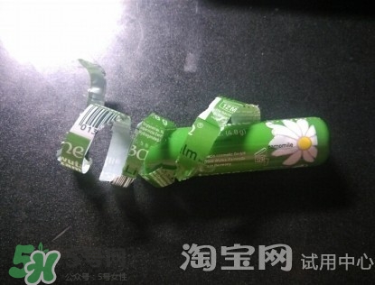 小甘菊唇膏小孩能用嗎？herbacin賀本清小甘菊唇膏小孩可以用嗎？