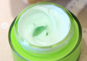 稚優泉面膜怎么樣？稚優泉面膜含有熒光劑嗎？