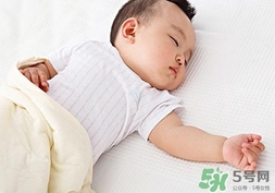 新生兒手指甲根部發紫是怎么回事?是什么原因?