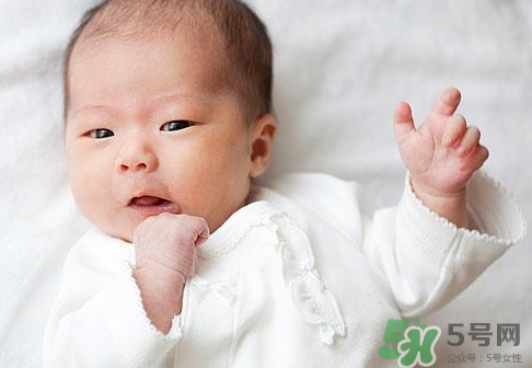 新生兒手指甲根部發黑是怎么回事?是什么原因?