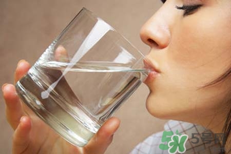 霧霾天為什么要多喝水？霧霾天要喝多少水才健康？