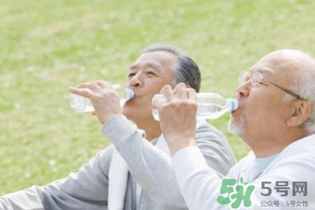 霧霾天為什么要多喝水？霧霾天要喝多少水才健康？