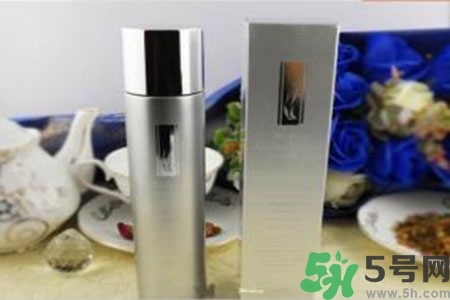 AHC神仙水效果怎么樣？AHC神仙水怎么用？