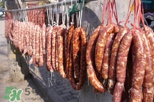 臘腸是曬干好還是風(fēng)干好？臘腸是曬干好還是陰干好？