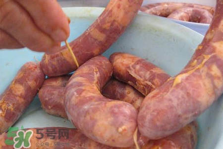 臘腸是曬干好還是風(fēng)干好？臘腸是曬干好還是陰干好？