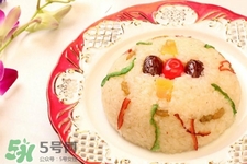 八寶飯?jiān)趺醇訜幔堪藢氾埞揞^怎么加熱？