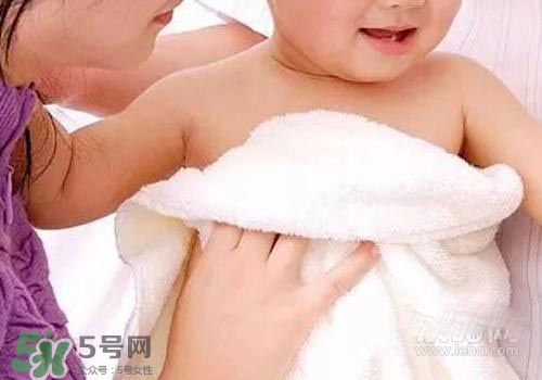 寶寶拉肚子發燒39度會燒壞腦子嗎？寶寶拉肚子發燒39度怎么辦？