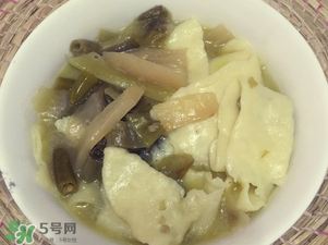 酸菜臭了還能吃嗎？酸菜臭了對身體有害嗎？