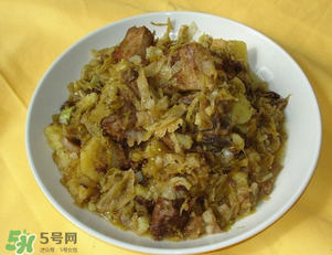 酸菜臭了還能吃嗎？酸菜臭了對身體有害嗎？