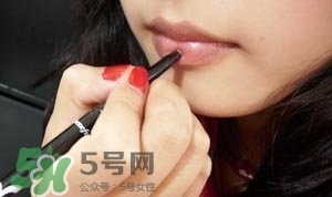 唇線筆可以當口紅嗎？唇線筆和口紅的區別？