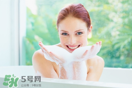 冬天洗澡水溫60度行嗎？60度的水可以洗澡嗎？