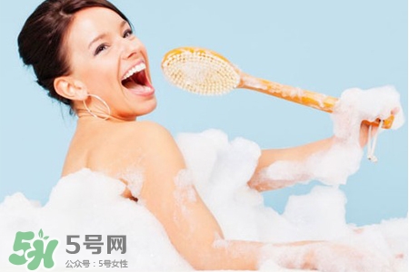 冬天洗澡水溫60度行嗎？60度的水可以洗澡嗎？