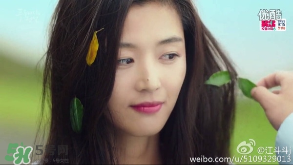 李溪芮的口紅什么顏色？李溪芮口紅色號試色