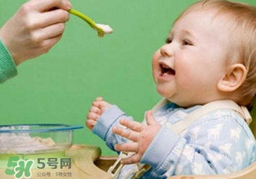 寶寶半歲添加什么輔食？寶寶半歲吃什么？