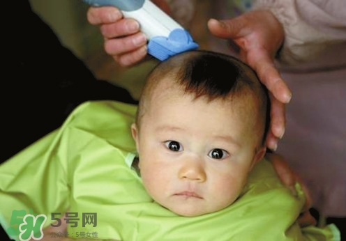 新生兒頭發長得慢是什么原因?新生兒頭發長得慢怎么辦?