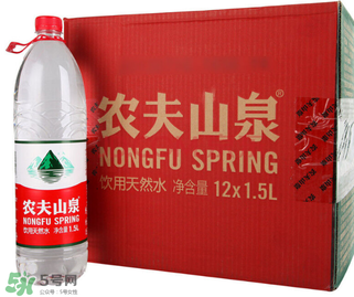 礦泉水會過期嗎？礦泉水過期了還能喝嗎？