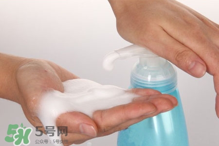 洗衣服能用洗手液嗎？洗手液可以洗衣服嗎？