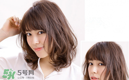 棕色頭發圖片女生_棕色中長發卷發發型圖片