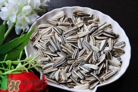 吃瓜子會(huì)口腔潰瘍嗎？口腔潰瘍可以吃瓜子嗎？