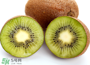 獼猴桃有點硬可以吃嗎？獼猴桃有點硬怎么吃？