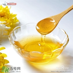 嘴唇干燥是什么原因？嘴唇干裂脫皮怎么辦？