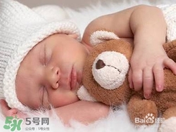 嘴唇干燥是什么原因？嘴唇干裂脫皮怎么辦？