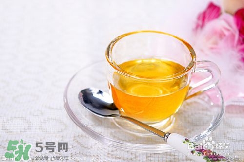 嘴唇干燥是什么原因？嘴唇干裂脫皮怎么辦？