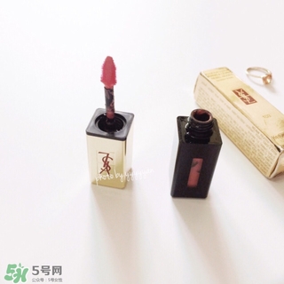 ysl鏡面唇釉和黑管唇釉哪個好？ysl鏡面唇釉和黑管唇釉區別