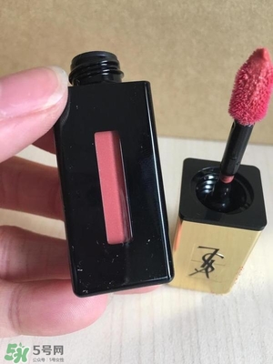 ysl鏡面唇釉和黑管唇釉哪個好？ysl鏡面唇釉和黑管唇釉區別
