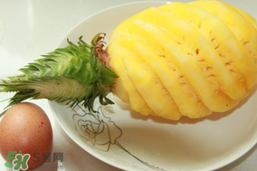 菠蘿削皮可以直接吃嗎？菠蘿削皮直接吃有毒嗎？