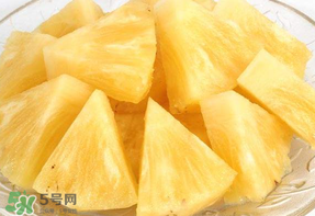 菠蘿削皮可以直接吃嗎？菠蘿削皮直接吃有毒嗎？