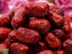 紅棗外面白色的是什么？紅棗上面有一層白的是什么東西？