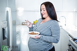 孕婦需要補充哪些營養 孕婦應該補充哪些維生素