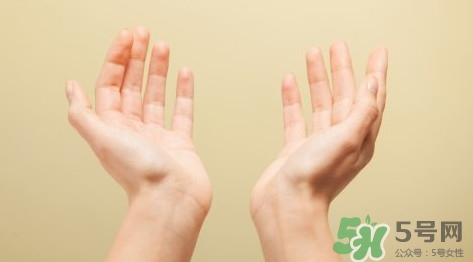 早起手心發(fā)熱怎么回事？早起手心為什么發(fā)熱？