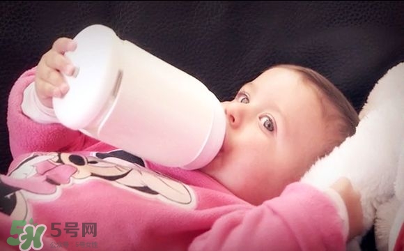 寶寶排便次數多少正常  嬰兒正常的排便次數