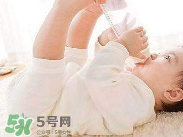 寶寶排便次數多少正常  嬰兒正常的排便次數