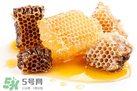 過敏性鼻炎可以吃蜂蜜嗎？過敏性鼻炎能不能吃蜂蜜？