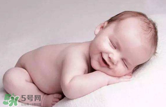 孩子為什么喜歡趴著睡覺？孩子為何老愛趴著睡