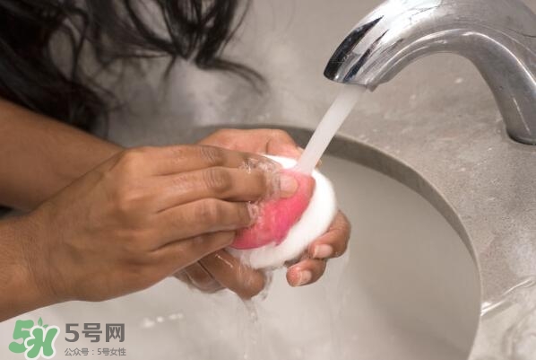 美妝蛋可以用香皂洗嗎？美妝蛋可以用肥皂洗嗎？