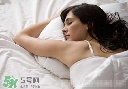 夫妻兩地分居怎么解決生理需求？夫妻兩地分居該如何相處？