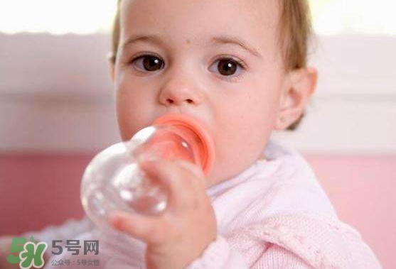 純凈水和礦泉水哪個好？純凈水和礦泉水的區別