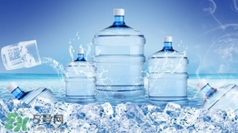 純凈水和礦泉水哪個好？純凈水和礦泉水的區別